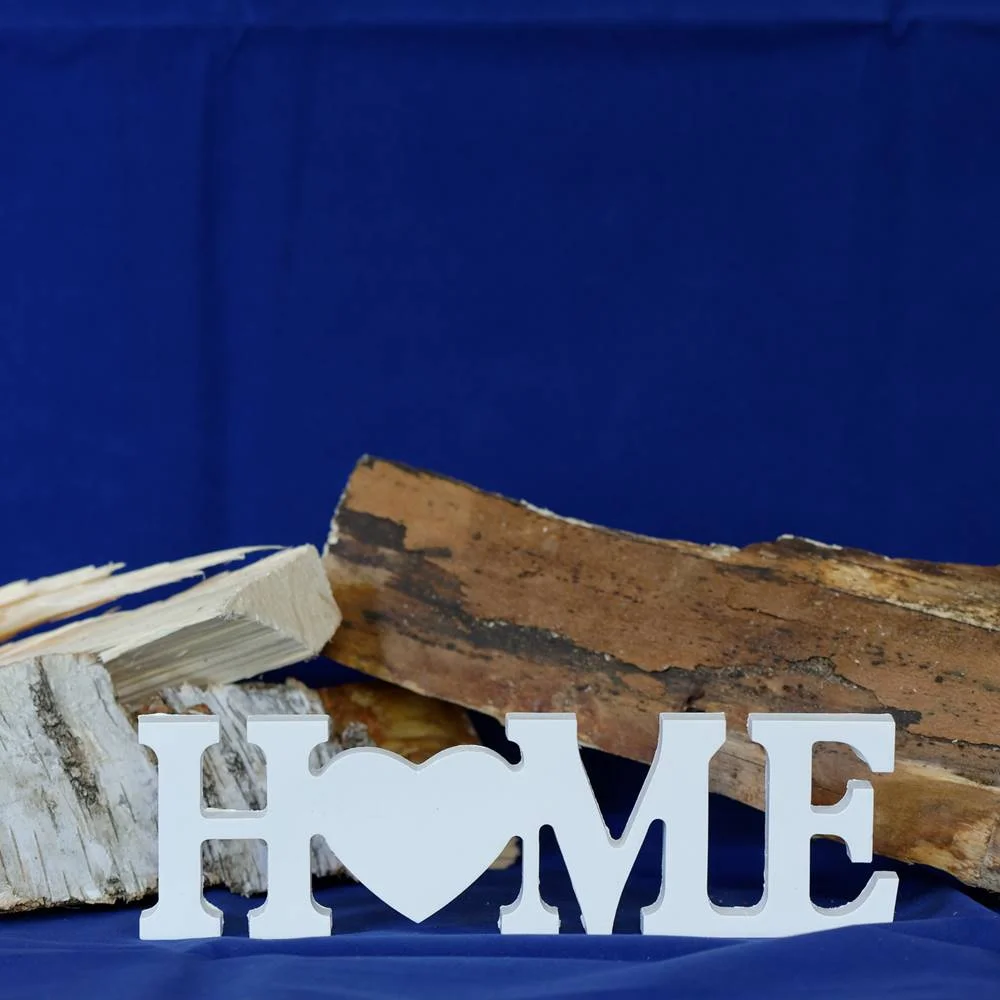 Schriftzug "Home" mit Herz